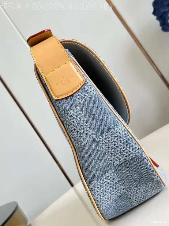 WIS Messenger MM LOUIS Montsouris VUITTON 0328